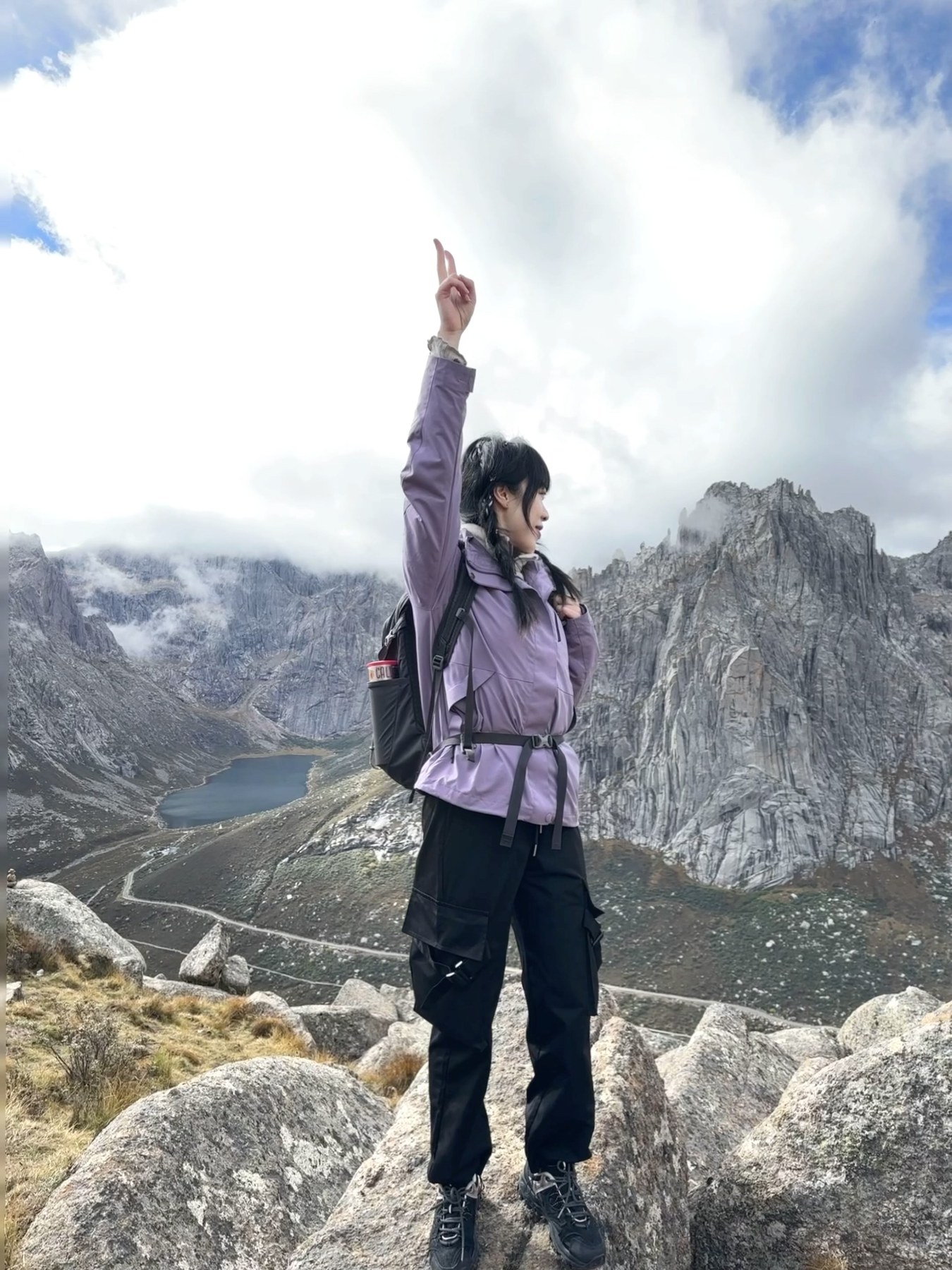 山野徒步中的侯苗苗